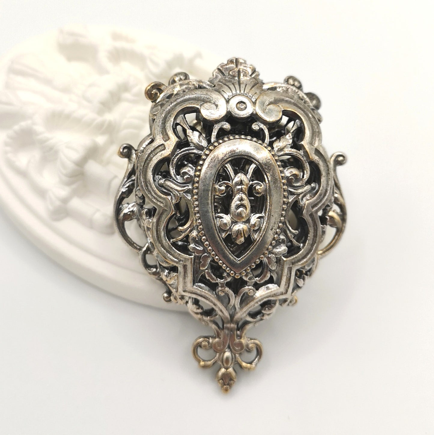 Vintage 1960 Brooch and fur clip