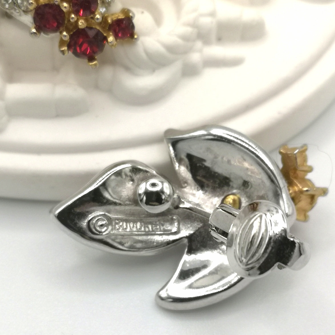 Vintage earrings firmed Boucher - back view of the jewel