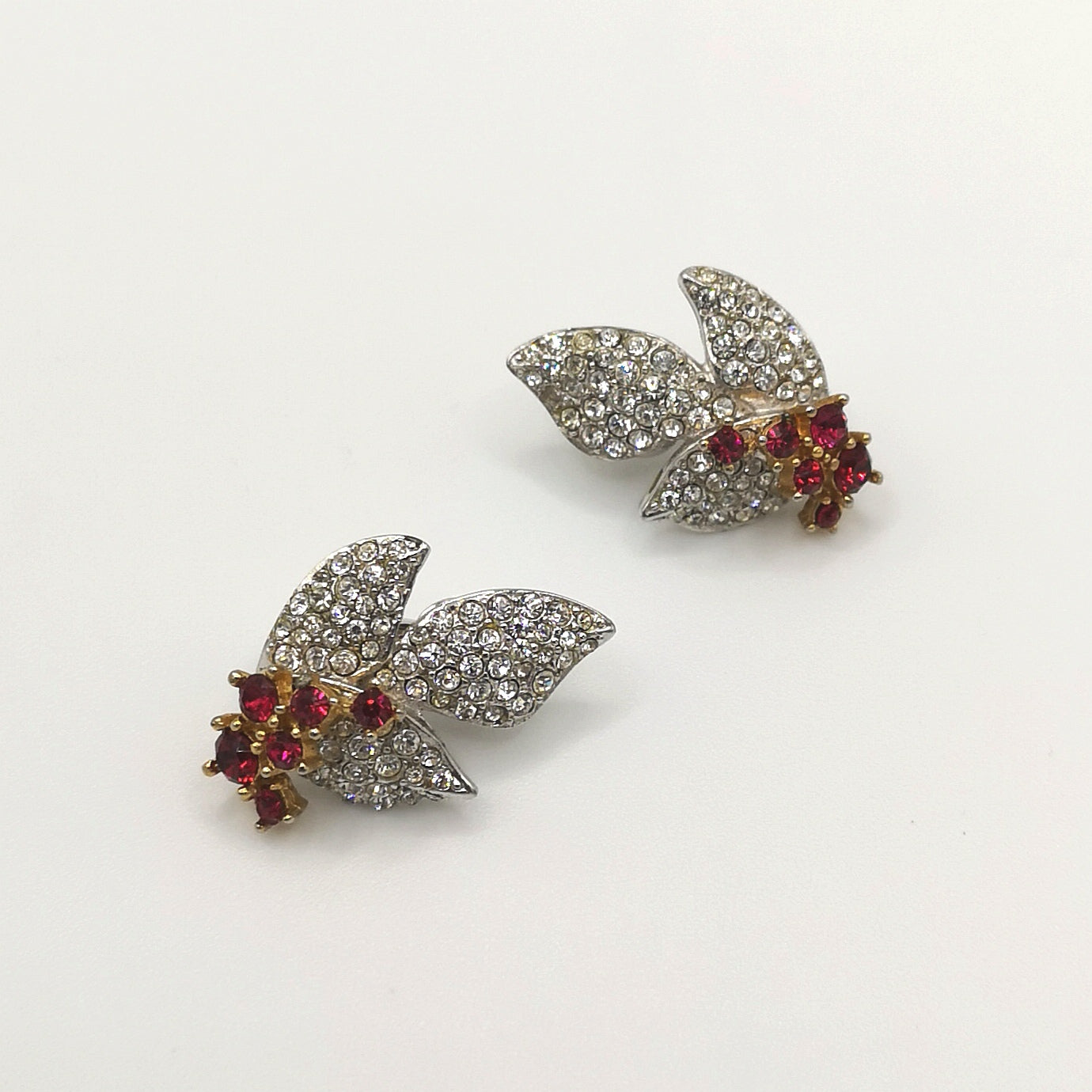 Vintage leaf motif earrings with white and red rhinestones in white metal - 1960 by Boucher